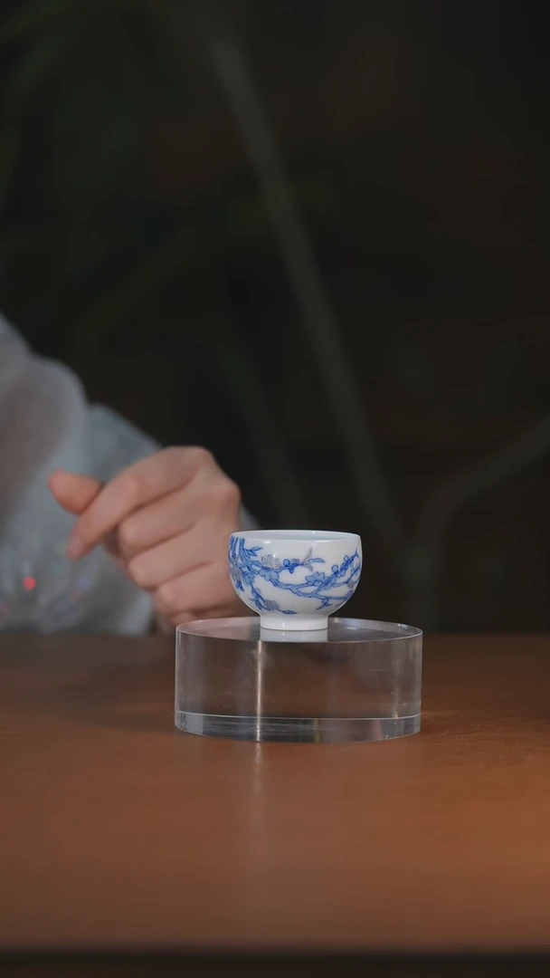 青花描银桃花单杯