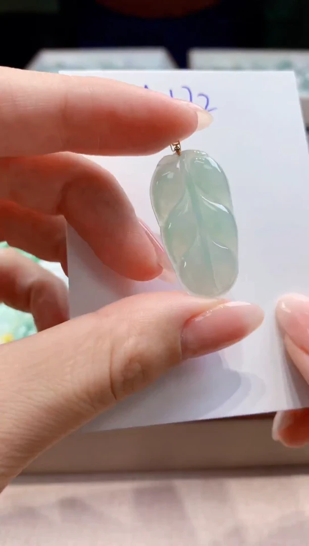 翡翠18K金镶嵌颈饰天然缅甸a货翡翠