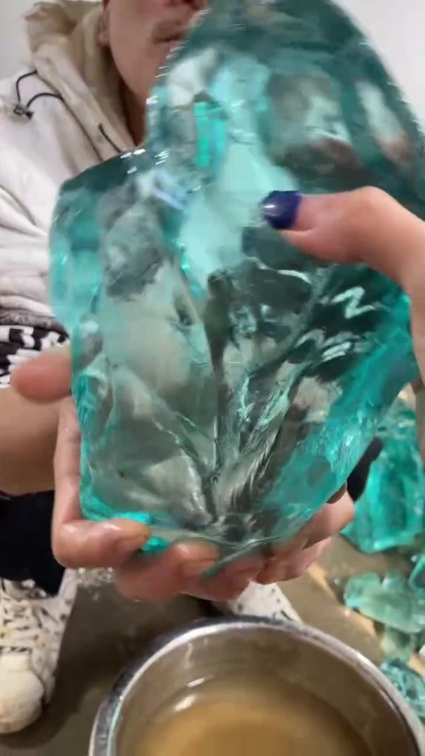 新疆托帕石摆件原石海蓝