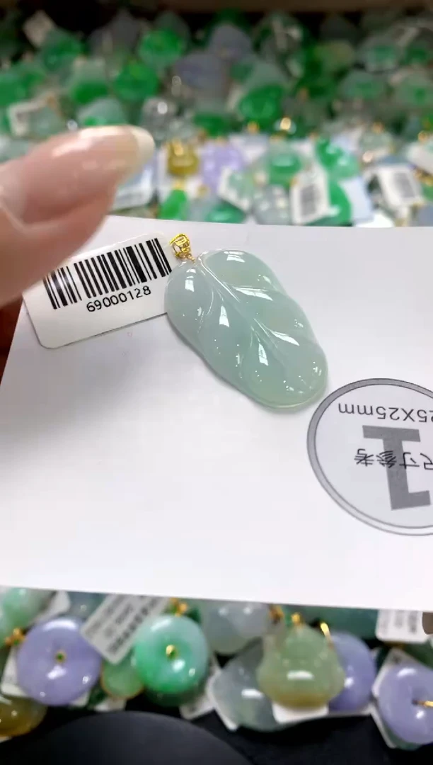 翡翠18K金镶嵌颈饰11111111111111111