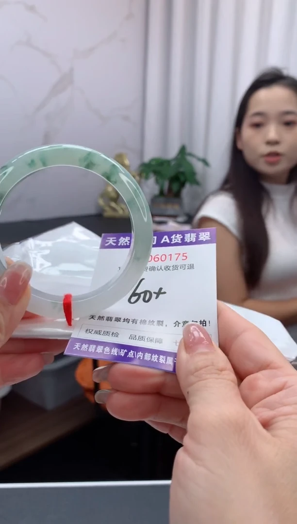 翡翠手镯未镶嵌甜**?天然缅甸A货翡翠