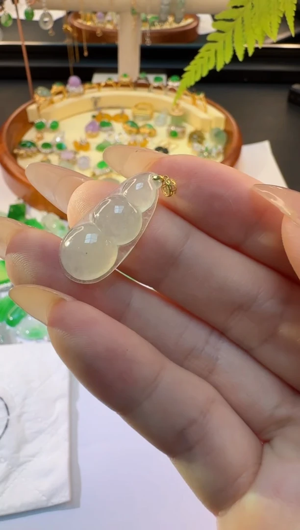 【闪购商品】翡翠颈饰18K金镶嵌缅甸翡翠A货挂件