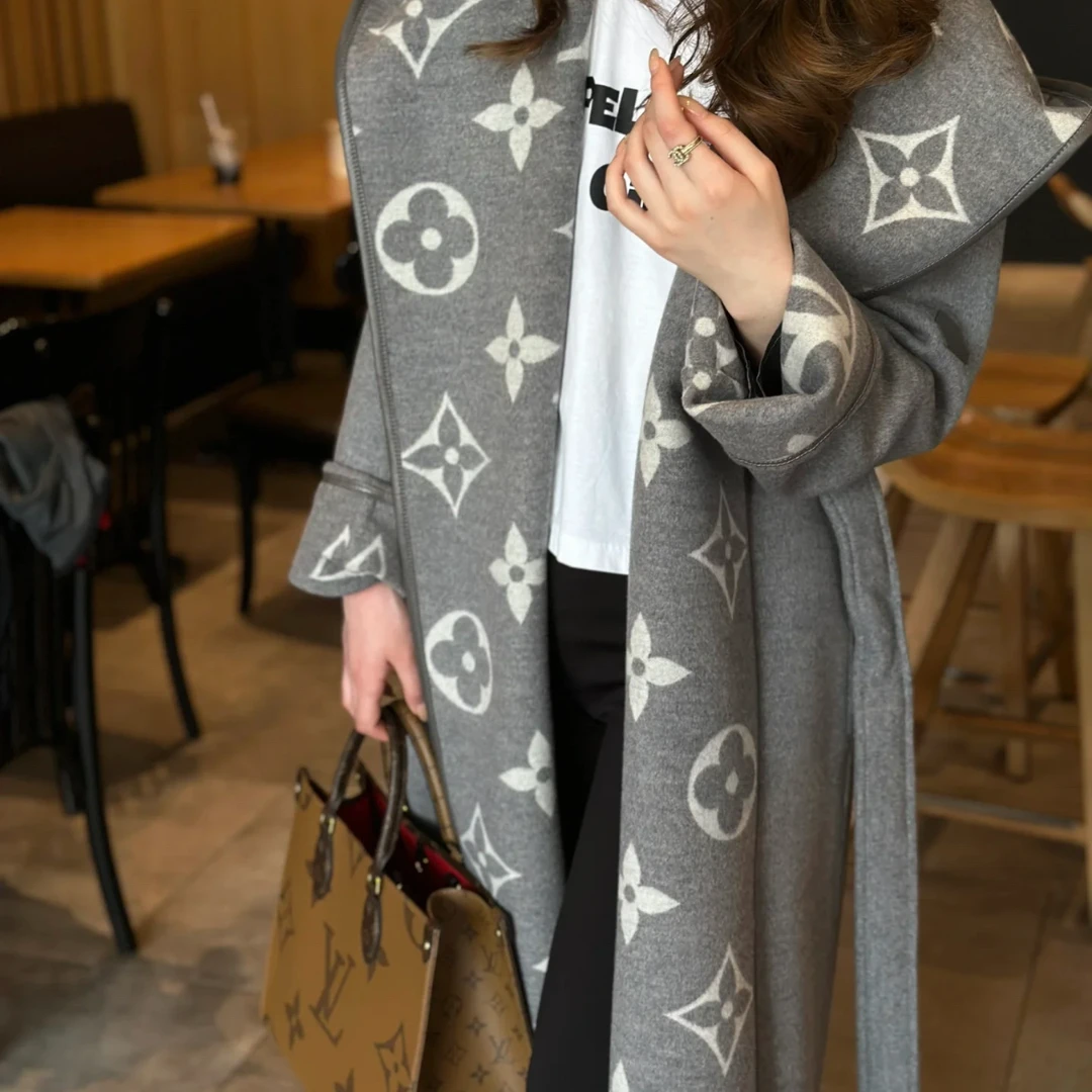 99新 LouisVuitton/路易威登 灰色Logo双面连帽大衣/尺码42/000