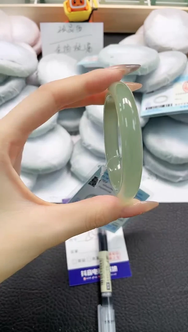 石英质玉手镯未镶嵌93-54