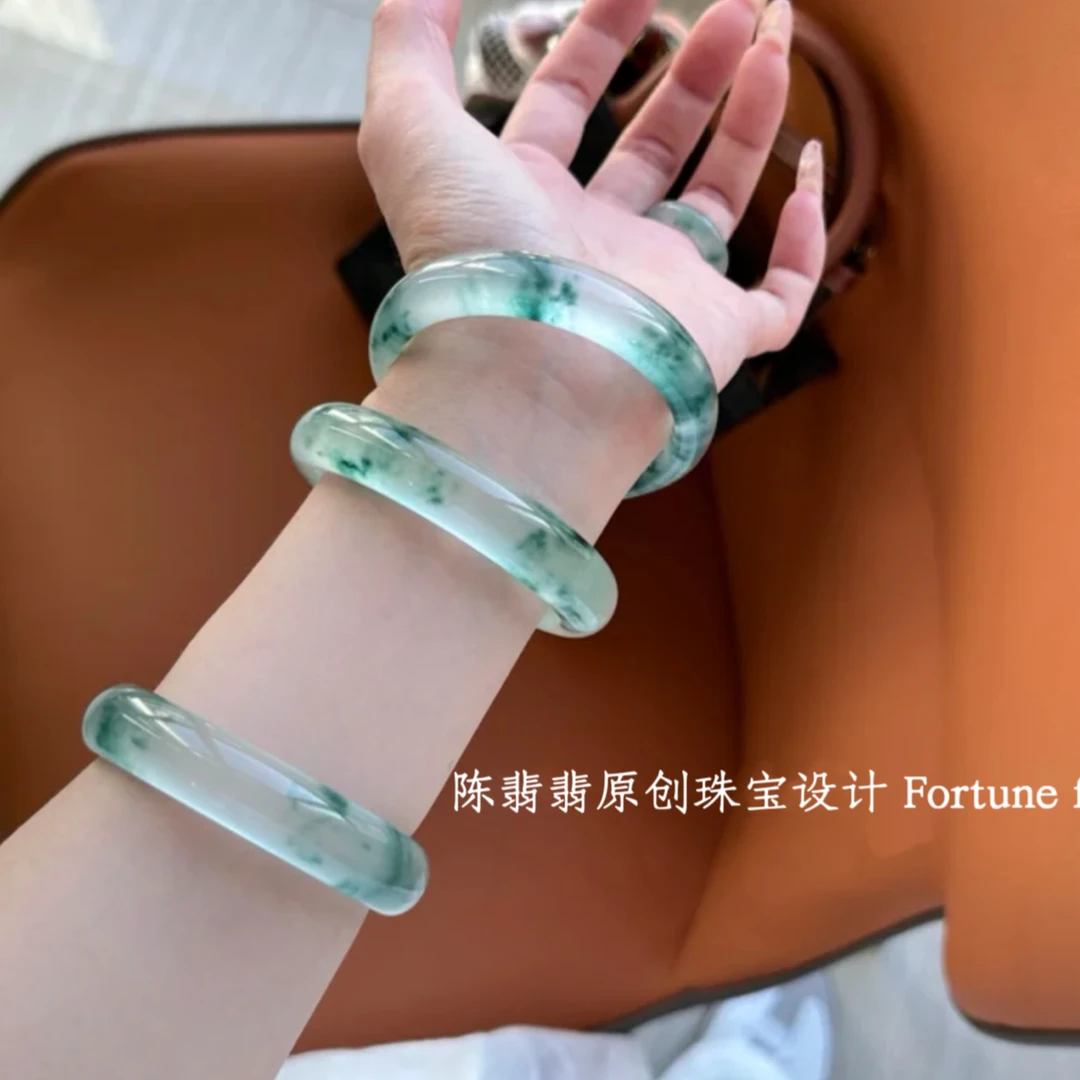 高冰独龙玉手镯冰种飘花玉手镯绿色玉镯子玛瑙玉髓石英岩玉送礼物