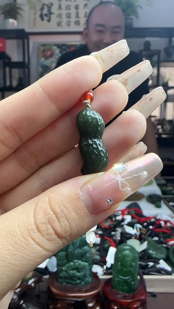 颈饰未镶嵌和田玉花生多样性发其一