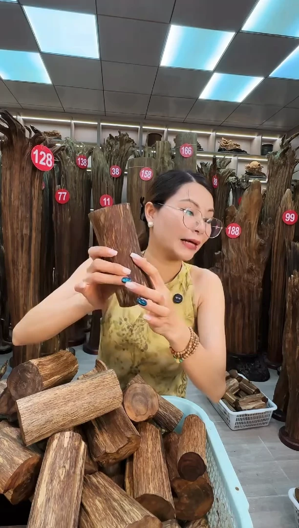 沉香碎屑沉香沉香原料摆件工艺品一百元以上带底座