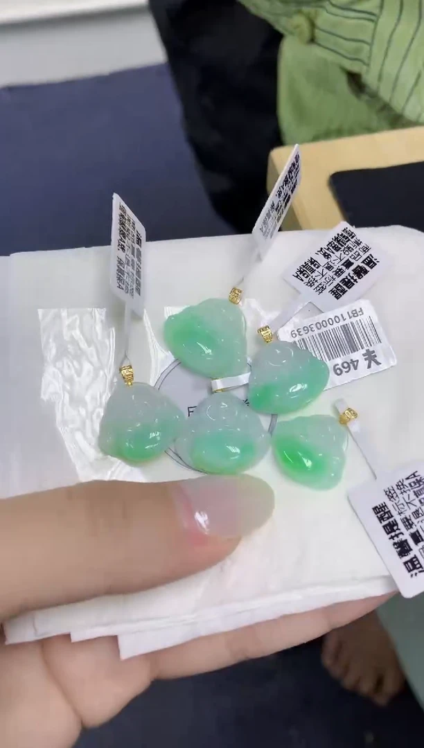 颈饰18K金镶嵌翡翠天然缅甸翡翠A货多样性发一件