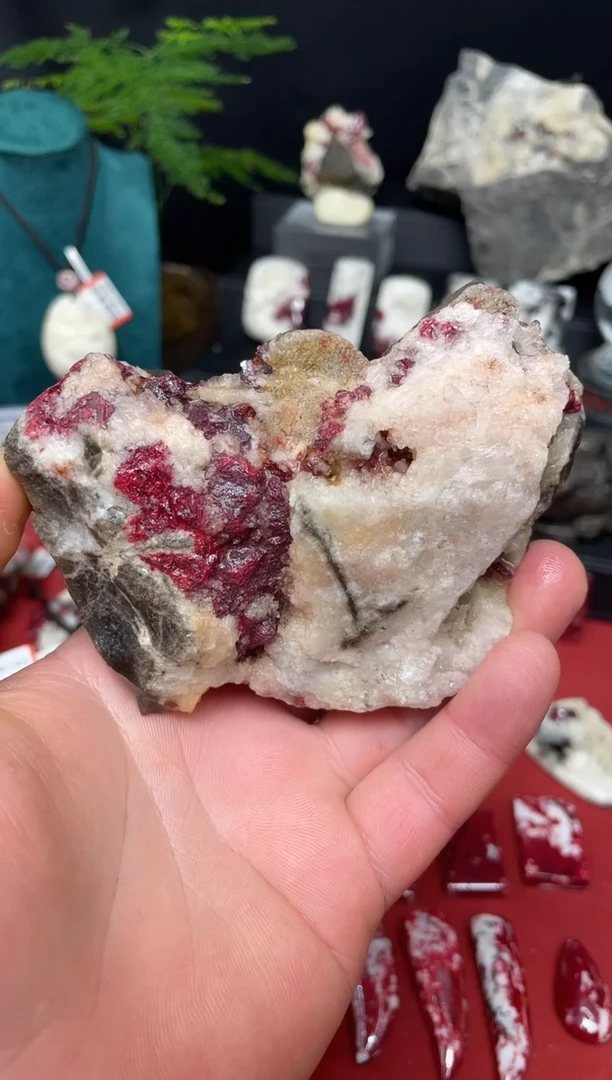 天然辰砂?*?原石矿标摆件