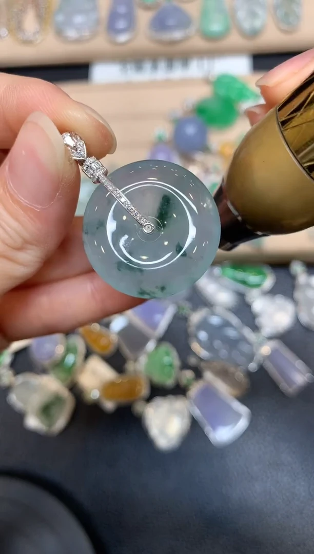 【闪购商品】翡翠颈饰18K金镶嵌平安扣【无服务费