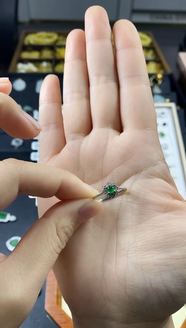 银S925镶嵌戒指翡翠高**月绿冰戒指