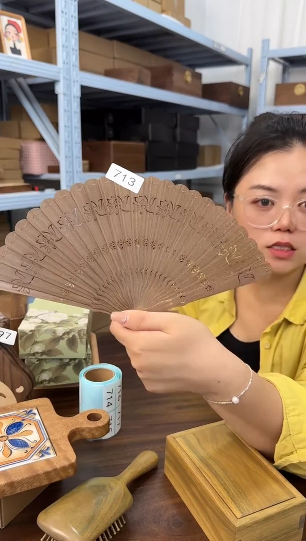 木713号绿檀蝴蝶苏扇