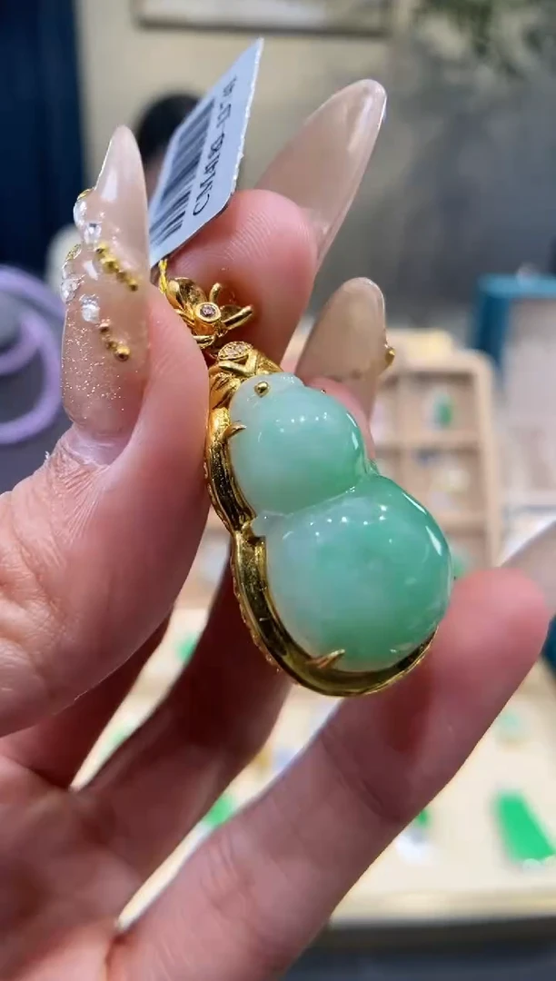 【闪购商品】翡翠吊坠(不含链)18K金镶嵌葫芦