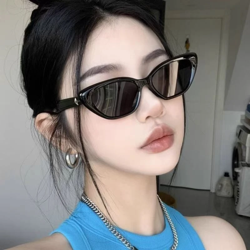 复古三角猫眼小脸墨镜女高级感ins黑色框S