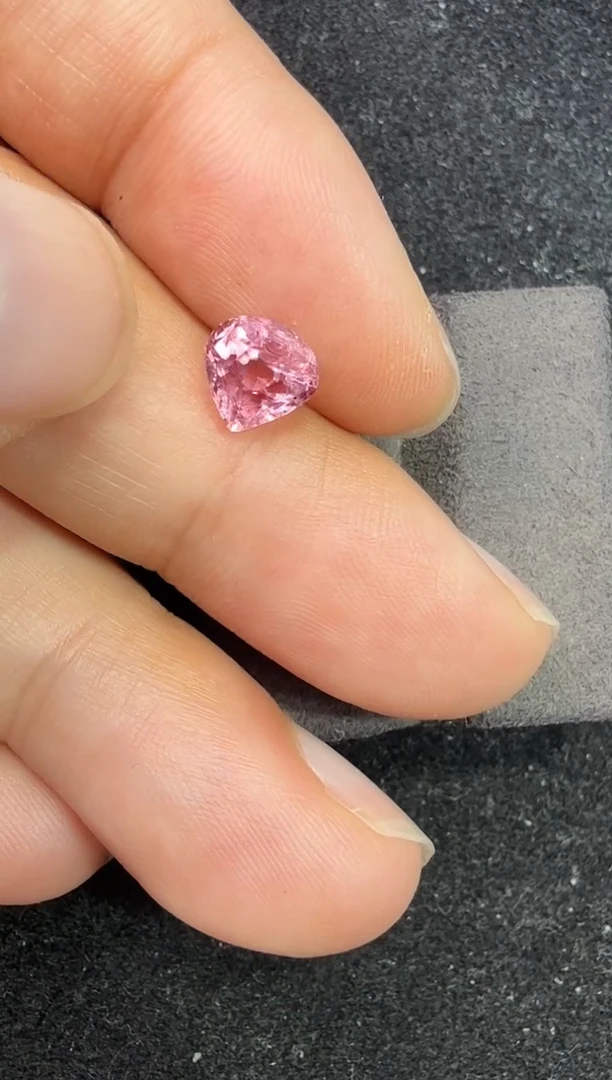 未镶嵌定制定制尖晶石F****y天然1.485克拉马亨盖