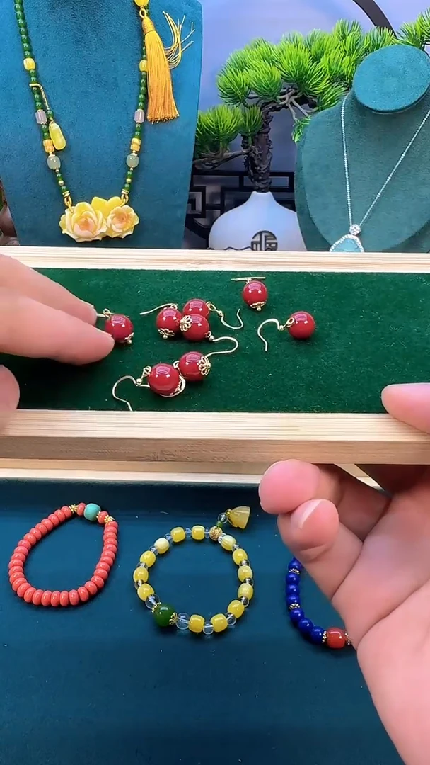 玛瑙/玉髓耳钉14K金镶嵌E174