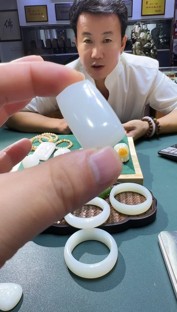 颈饰未镶嵌和田玉（白玉）平安无事牌