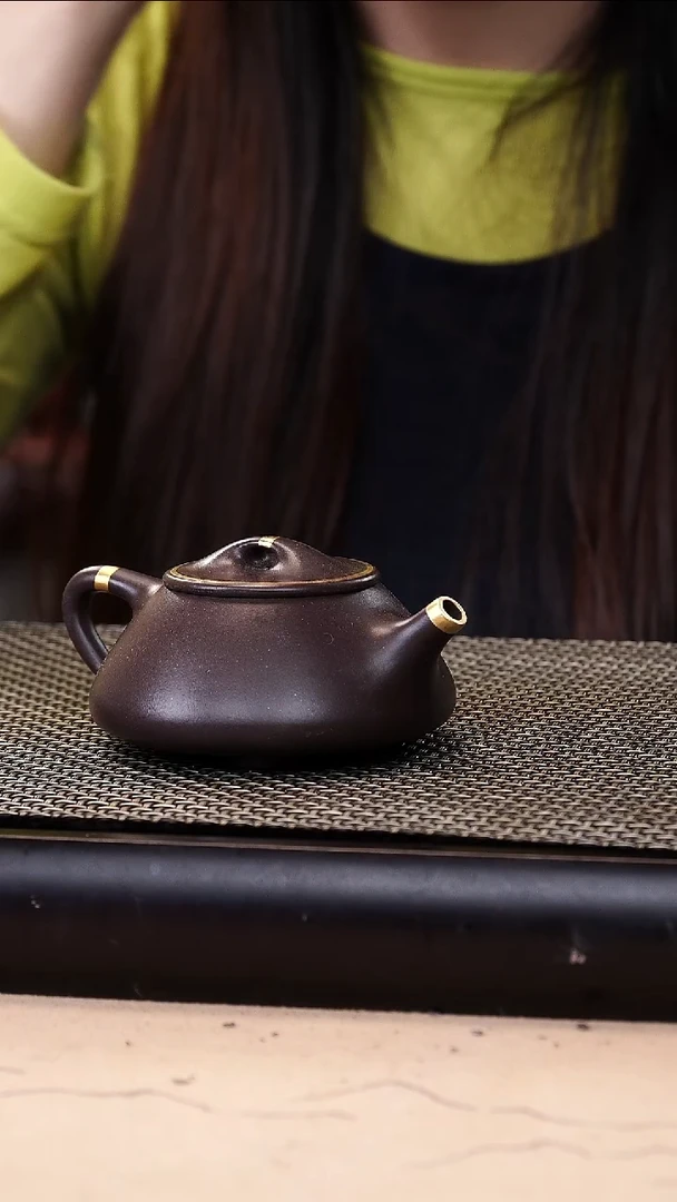 茶壶紫砂四号井茄皮紫泥描金景舟石瓢160cc