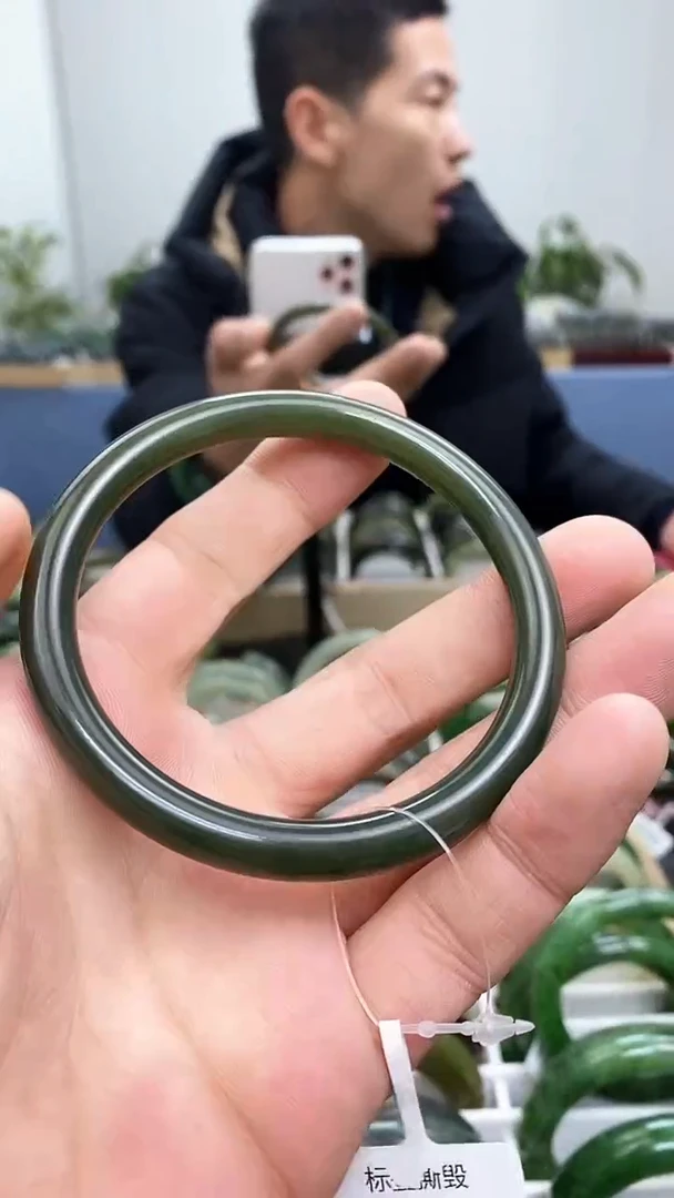 【闪购商品】和田玉手镯未镶嵌62