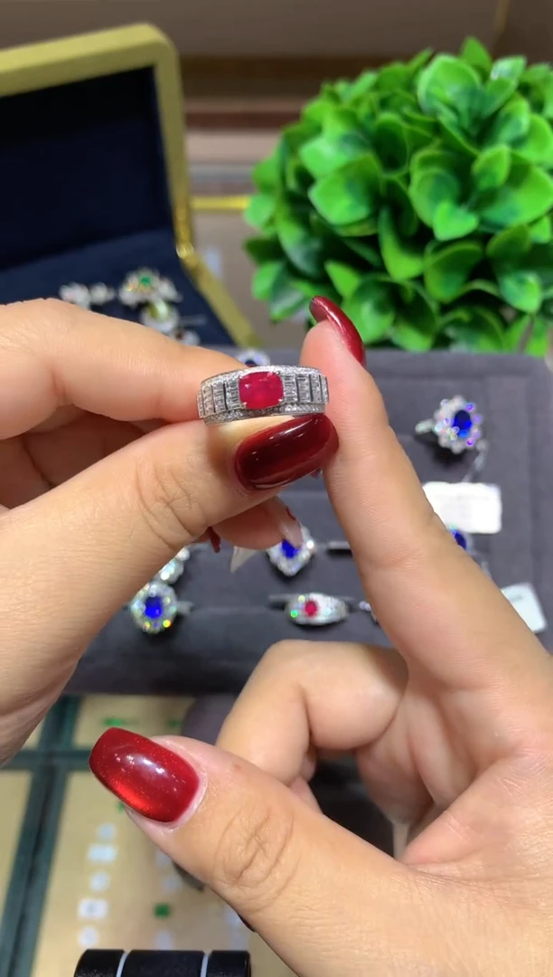 18K金镶嵌戒指红宝石1.14ct