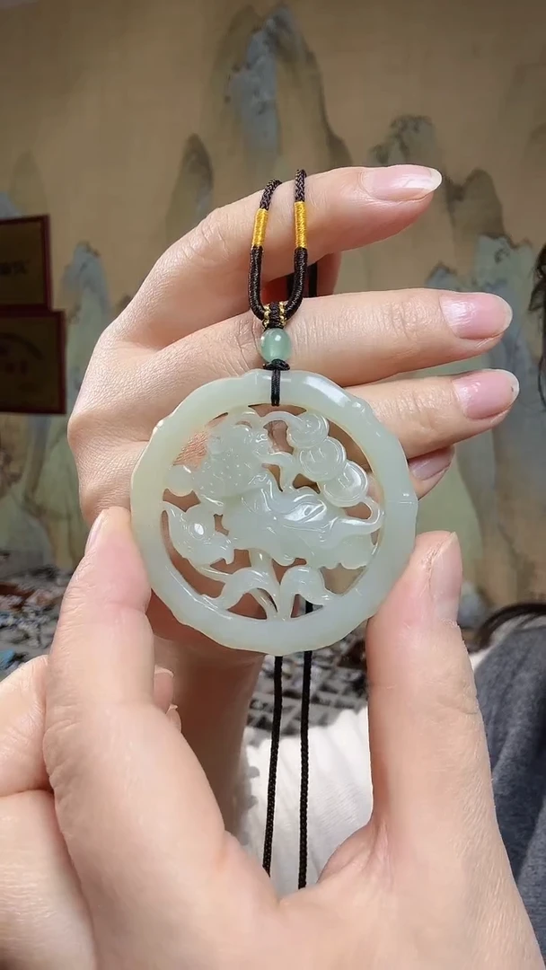 颈饰未镶嵌和田玉.