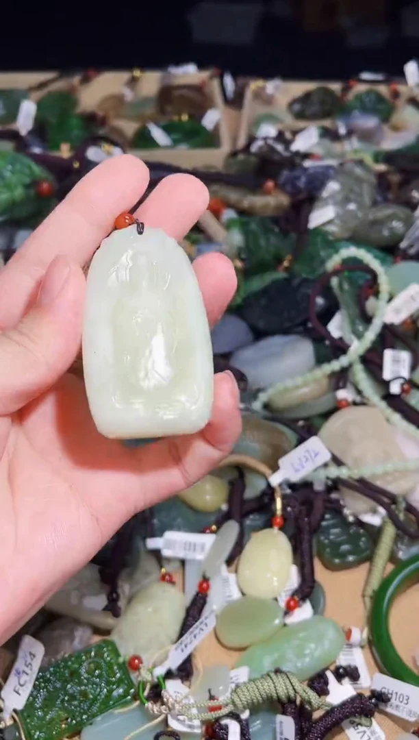 颈饰未镶嵌和田玉1