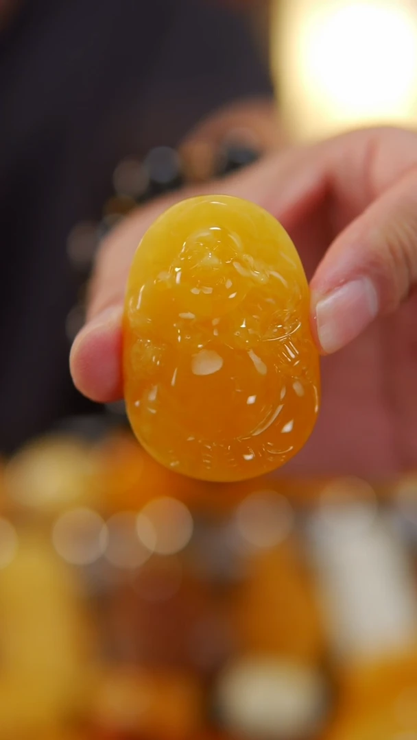 【闪购商品】蜜蜡颈饰未镶嵌焦皮料笑佛18.6