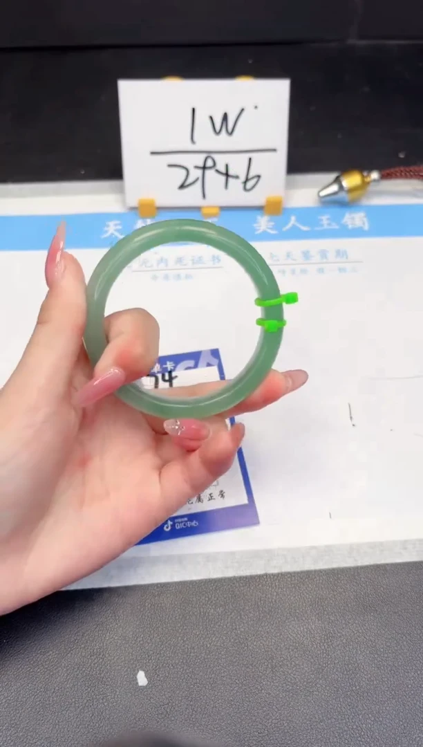 【闪购商品】石英质玉手镯未镶嵌74-56.8