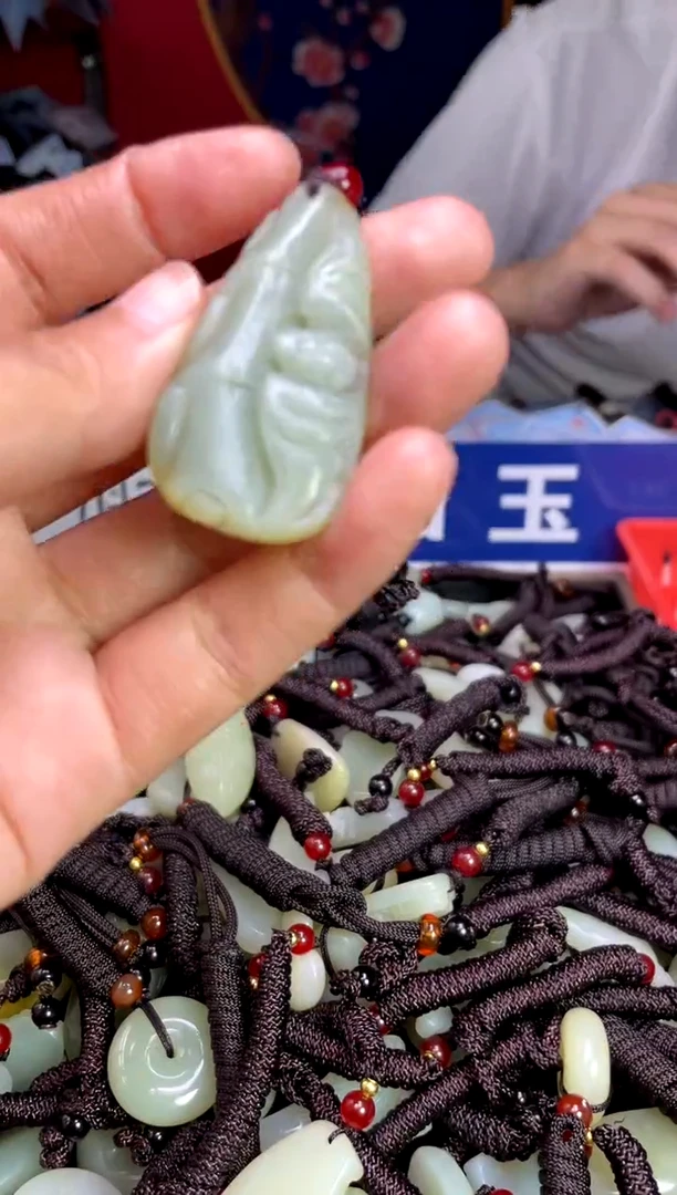 未镶嵌和田玉摆件1