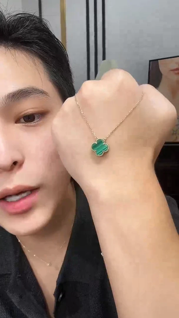 18K金镶嵌孔雀石套链绿色k黄，四叶草套链