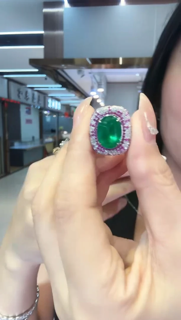 18K金镶嵌戒指祖母绿4.80ct