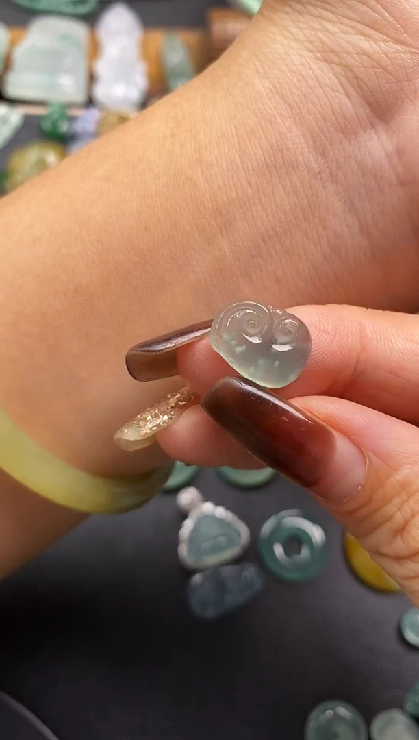 颈饰未镶嵌翡翠如意