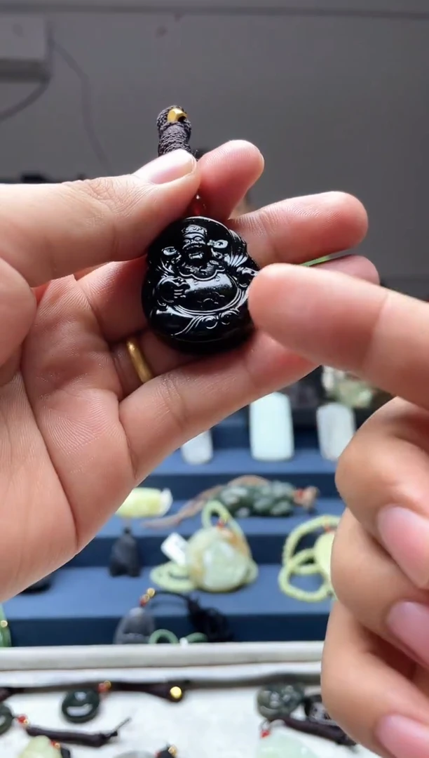 颈饰未镶嵌和田玉吊坠