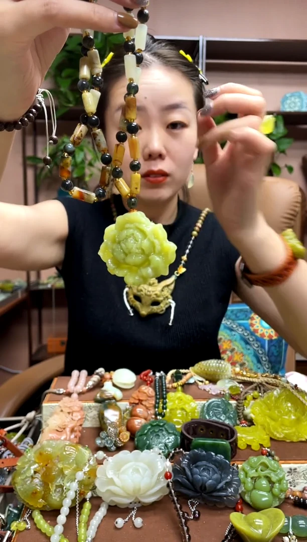 未镶嵌岫玉吊坠`