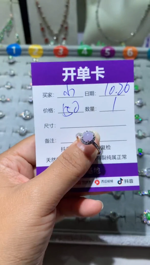 未镶嵌翡翠耳环小****爱 小可爱不可爱 小可爱不可爱