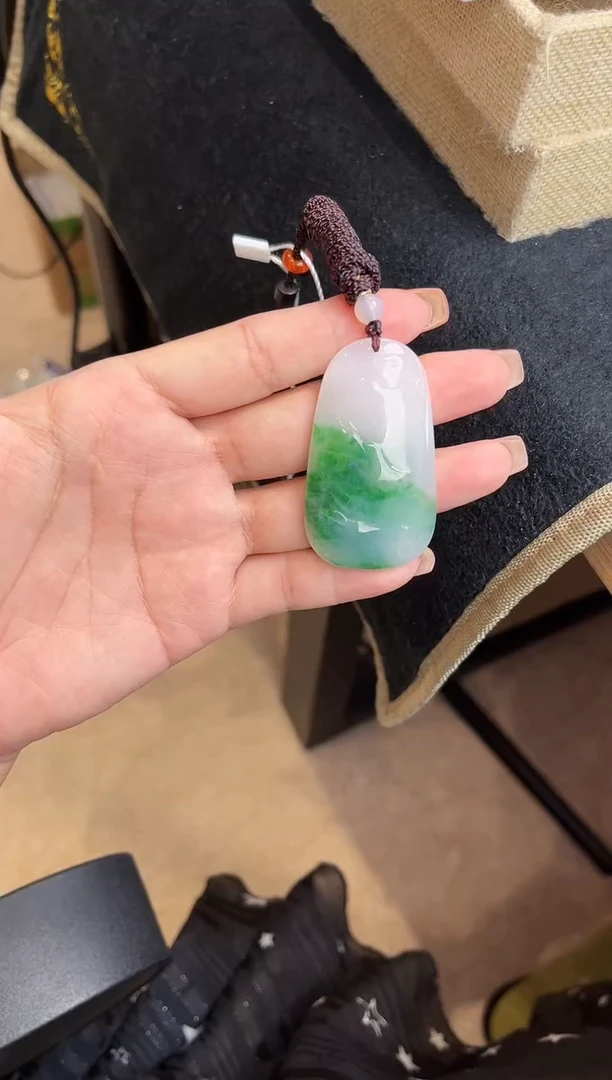 颈饰未镶嵌翡翠吊坠