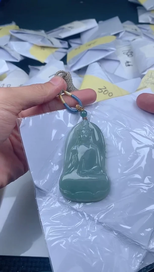 翡翠未镶嵌颈饰