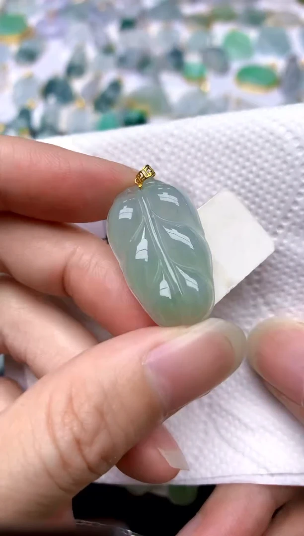 颈饰18K金镶嵌翡翠天然A货翡翠