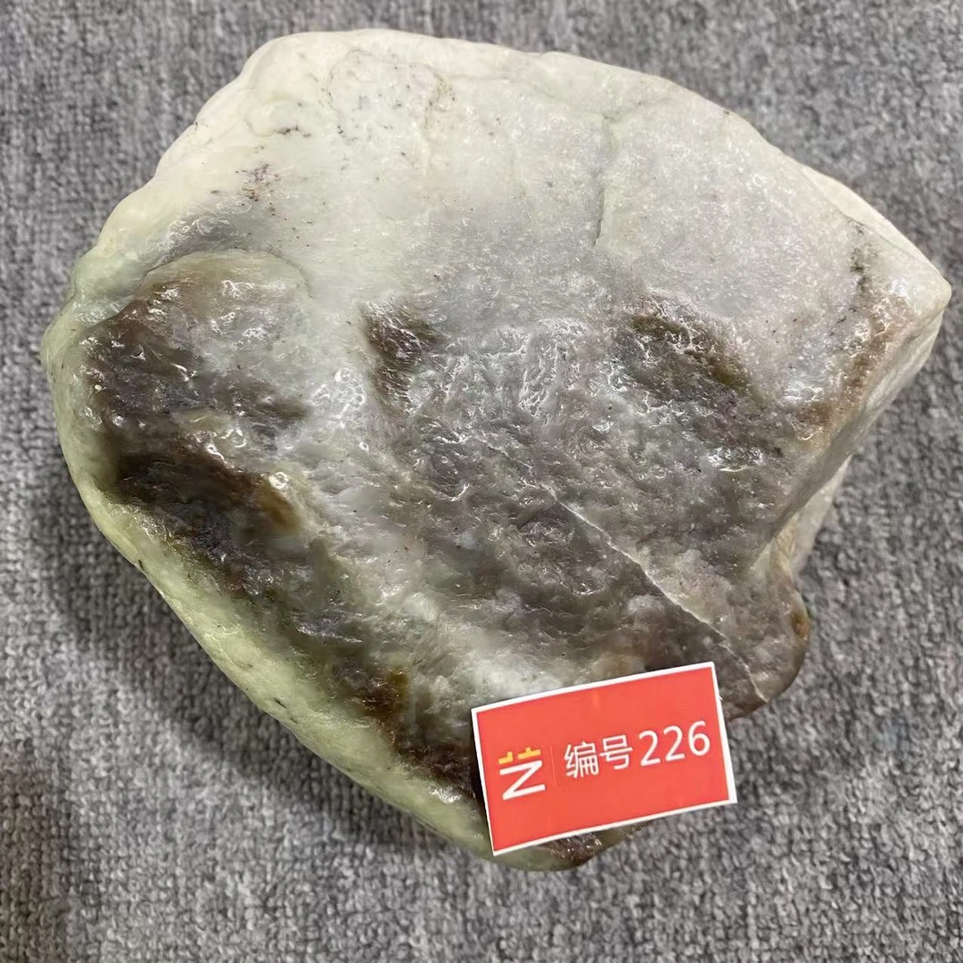 新疆玉料原石发一件编号226