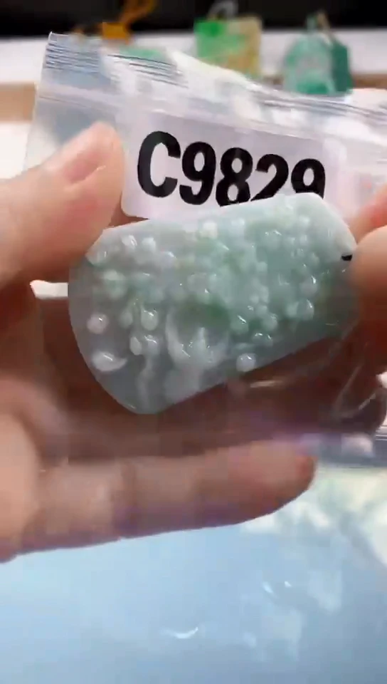 翡翠未镶嵌颈饰天然翡翠吊坠挂件