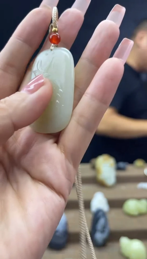 颈饰未镶嵌和田玉1