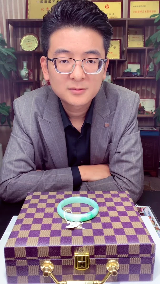 翡翠未镶嵌颈饰挂件发货（拍一发一）