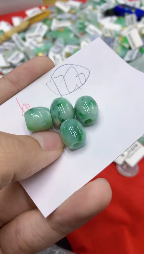 翡翠未镶嵌颈饰1111111111多样性发其一