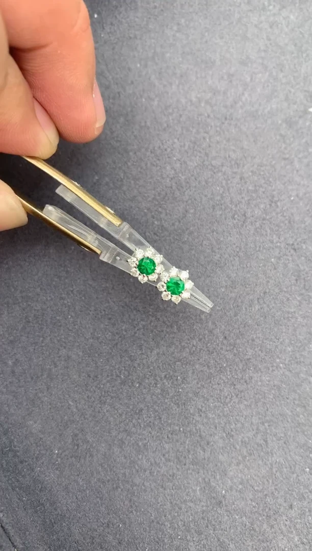 【闪购商品】祖母绿耳钉18K金镶嵌29分祖母绿耳钉