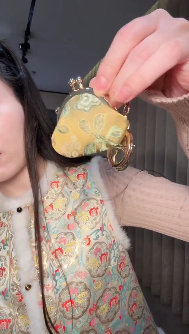 枝*?折枝三多口金挂件