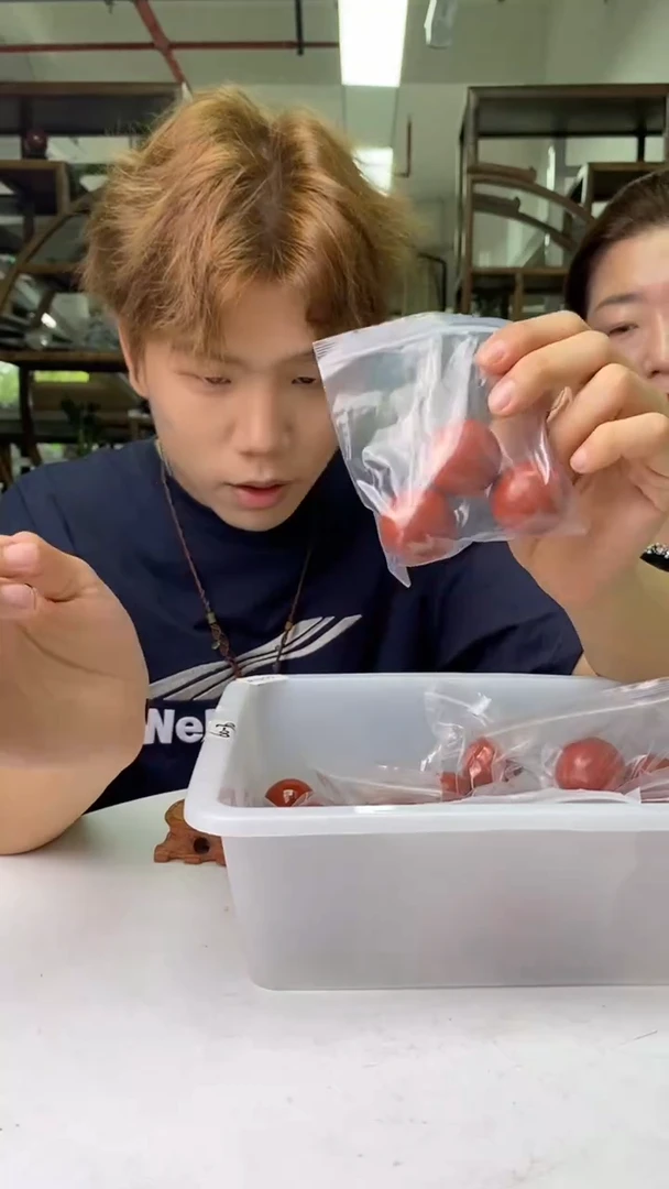 球未镶嵌水晶红碧 玉球（3）个装D118多样性发货