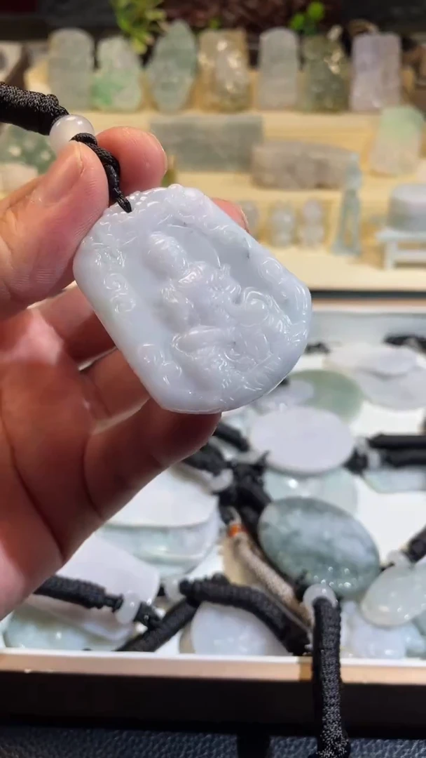 翡翠未镶嵌颈饰7/23/039