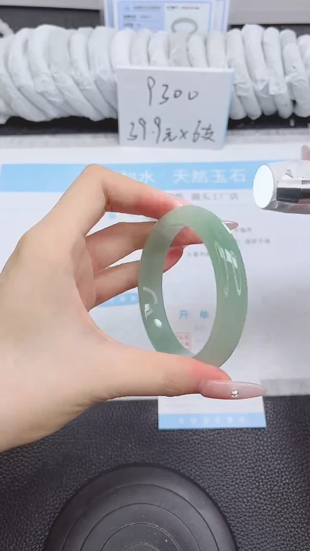 未镶嵌手镯石英质玉154-58