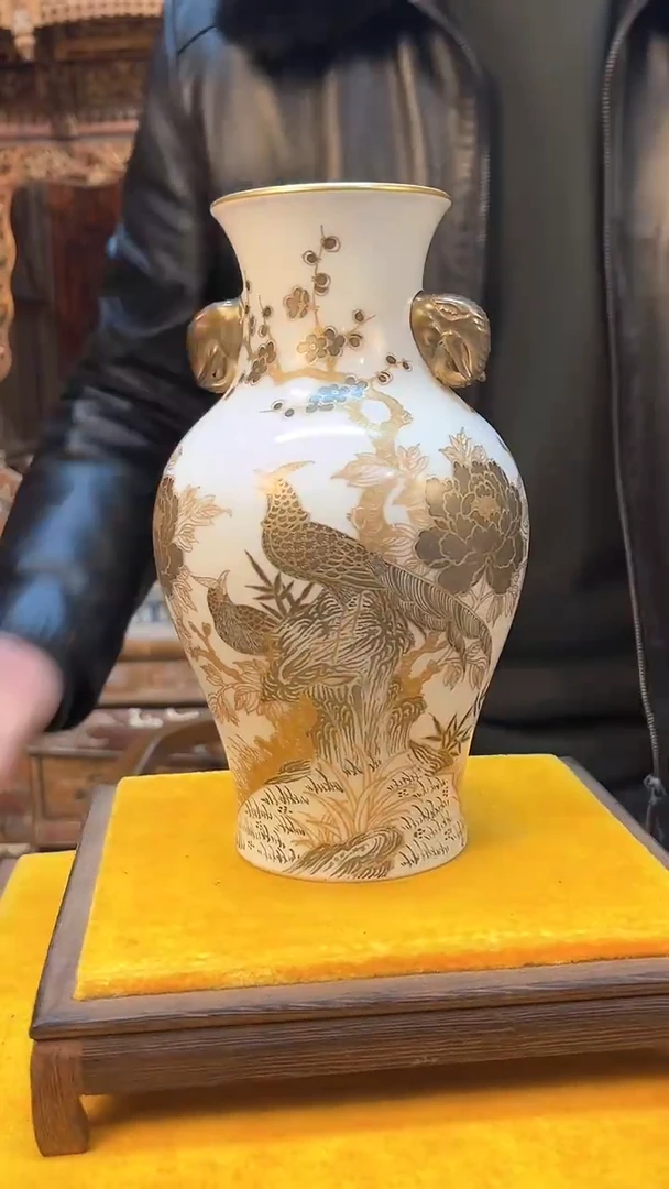 【闪购商品】瓷片446F现代工艺品一个