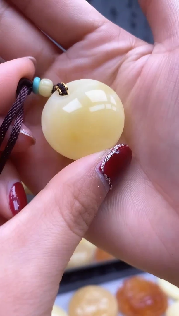 【闪购商品】琥珀裸石未镶嵌挂坠